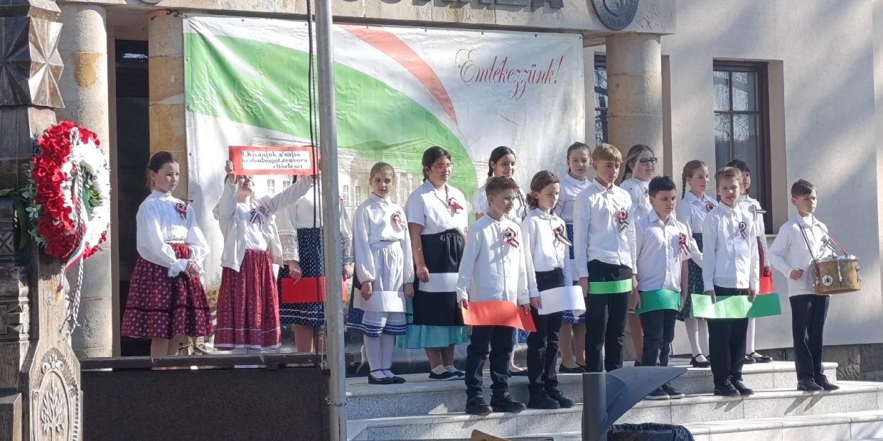 Tisztelet a hősöknek – Március 15-i ünnepség Pomázon